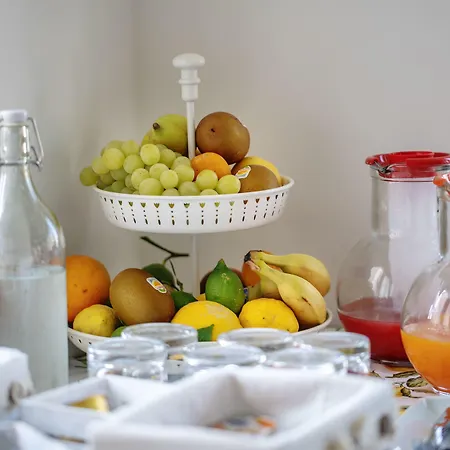 Bed & Breakfast Lemon Factor