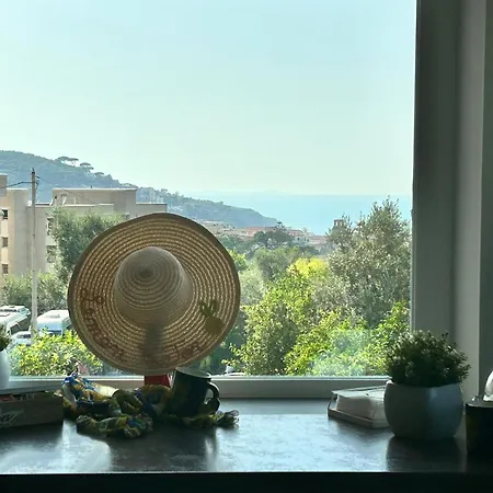 לינה וארוחת בוקר Lemon Factor 4*