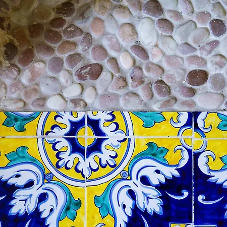 לינה וארוחת בוקר Lemon Factor