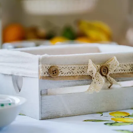 Lemon Factor Couette-café