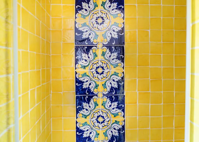 Bed & Breakfast Lemon Factor